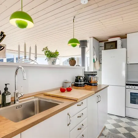 Jorie - 100m From The Sea By Interhome *